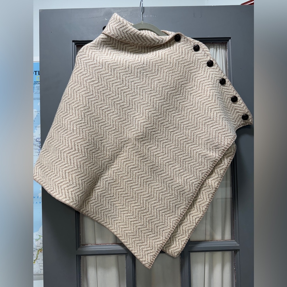 Aran Woollen Mills Poncho